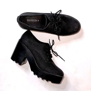 Black used lace up chunky heel ankle booties - loafer heels - Women’s size 8.5